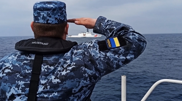 Военные учения: фрегат США попугал русские корабли в Чёрном море и зашёл в Одессу  