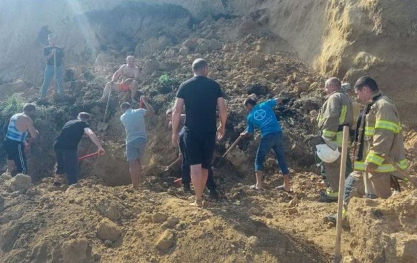 В Одесской области на пляже сошел оползень: под завалами могут быть люди