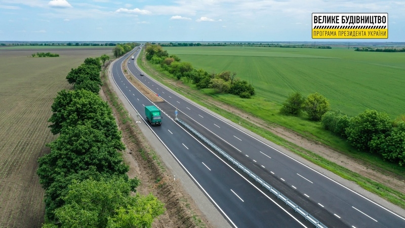 «Велике будівництво» Зеленського: у мережі показали повністю відремонтовану трасу Дніпро — Кривий Ріг