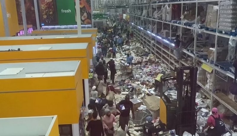 Десятки трупів на вулицях у ПАР: країну охопили масові грабежі та погроми
