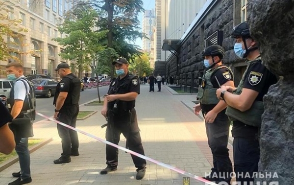 Полиция ведет переговоры с захватчиком Кабмина