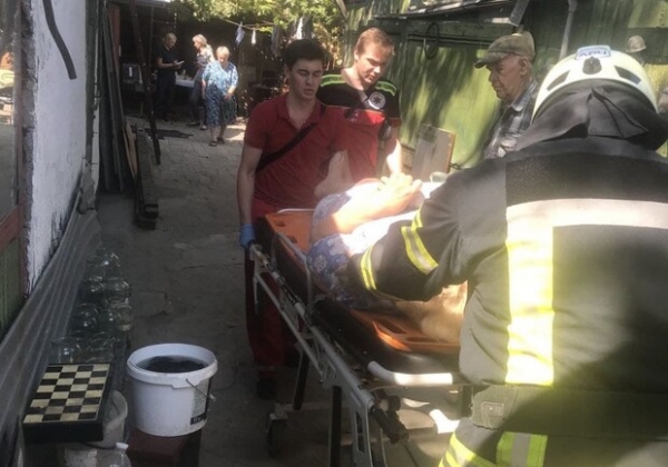 В Одессе пожилая женщина упала в подвал дома: у нее травма поясницы