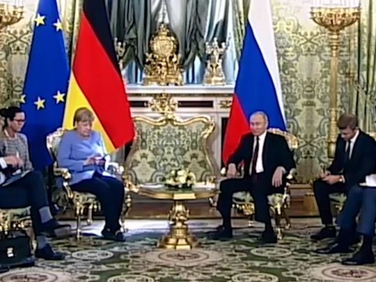 Зустріч Меркель і Путіна пройшла на «дуже високому рівні»: курйозне відео