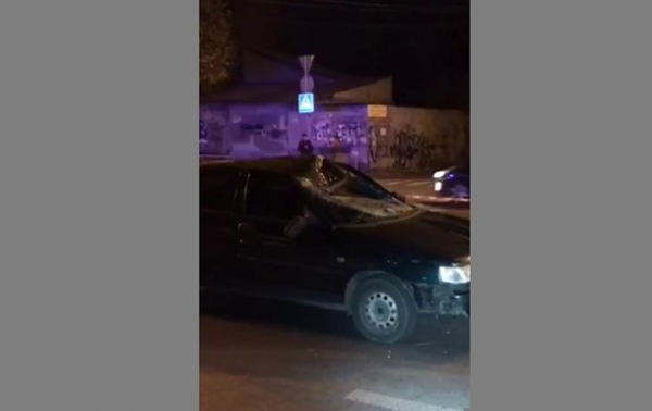 В Киеве авто сбило двух пешеходов на переходе