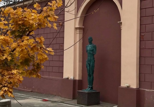 Полюбуйся: Одесскому худмузею подарили скульптуру известного автора
