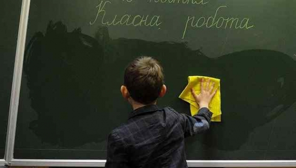 В одной из одесских школ обрушился потолок в классе