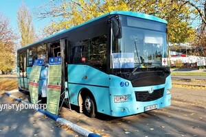 Прививка от Covid-19 прямо на остановке: как выглядит одесский вакцинобус
