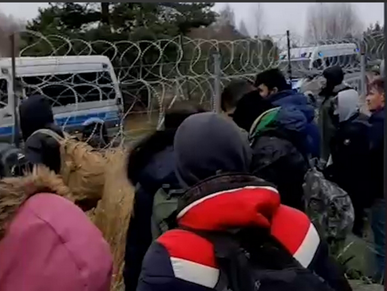 Біженці прорвалися з Білорусі до Польщі: Кремль руками Лукашенка прагне дестабілізувати ситуацію в ЄС