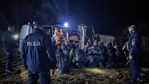 Біженці прорвалися з Білорусі до Польщі: Кремль руками Лукашенка прагне дестабілізувати ситуацію в ЄС