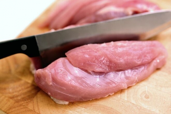 
Под брендом "Гавриловские курчата" продают нелегальную курятину
