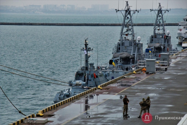 Ледокол «Ноосфера» ушел из Одессы в Черноморск на предэкспедиционную проверку. Фото