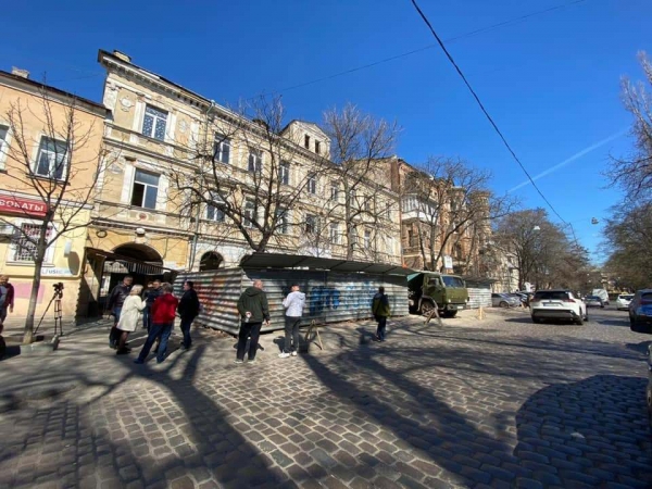 Ремонт детского центра «Дивосвіт» в центре Одессы обещают закончить к июлю: на него уже потратили 63 миллиона. Фото