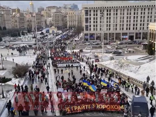 Прихильники Порошенка провели мітинг біля Офісу президента (відео)