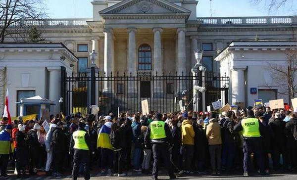 «Ні війні»: у всьому світі проходять масові акції на підтримку України