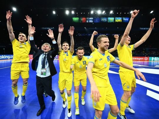 Українські футзалісти відзначили сенсацію на&nbsp;Євро-2022 &laquo;Червоною рутою&raquo; (відео)