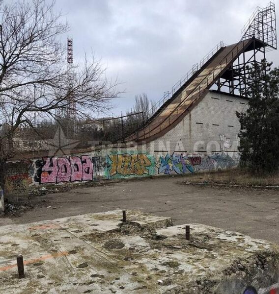 В Сети показали апокалиптические фото трамплина, на котором Абраменко начинал карьеру В Сети показали апокалиптические фото трамплина, на котором Абраменко начинал карьеру