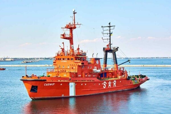 Моряки із захопленого рятувального судна «Сапфір» повернулись із російського полону Моряки із захопленого рятувального судна «Сапфір» повернулись із російського полону
