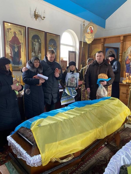 «Я поклявся захищати Україну і виховати свого сина патріотом, яким був його дід» — син загиблого Героя України