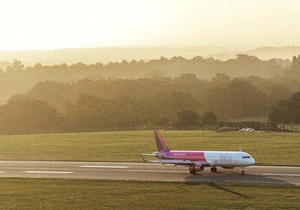 Wizz Air выделил для украинских беженцев 10 тыс бесплатных билетов в Британию