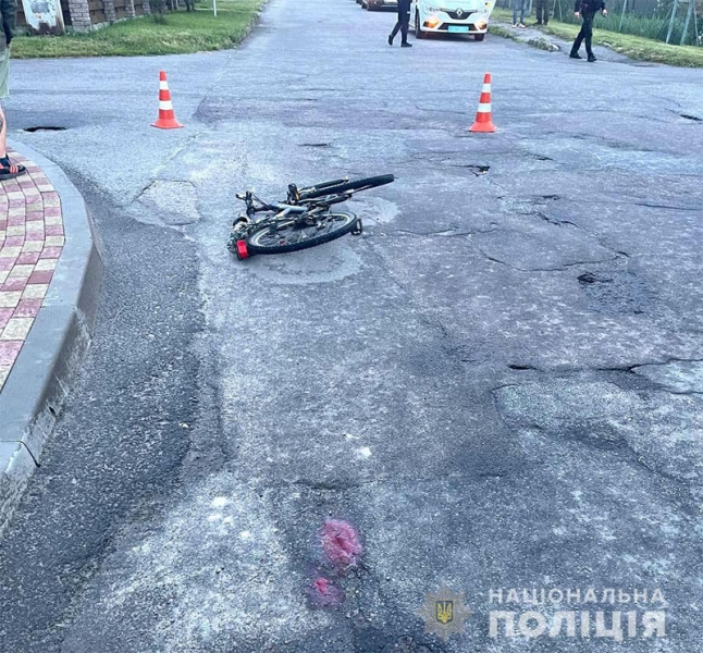 Сумне ДТП під Рівним: 10-річний велосипедист вдарився об вантажівку та впав у кому (фото)