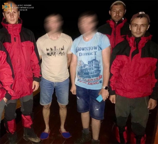 Гори помилок не пробачають: один турист помер при сходженні на Говерлу та ще двоє загубилися у Карпатах (фото)