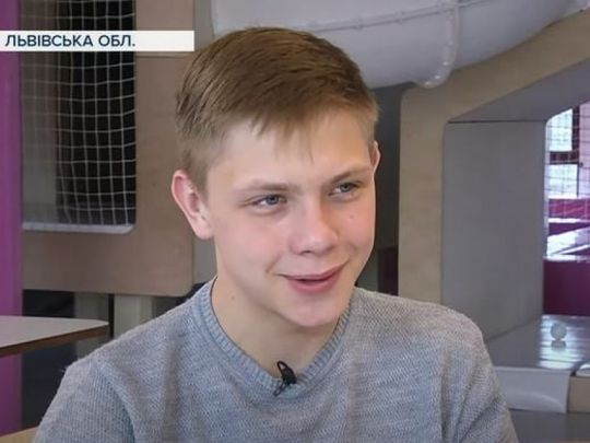 «Маму поховали у воронці у дворі, що утворилася від снаряда»: 18-річний Слава Ялов став опікуном для своїх чотирьох братів і сестер