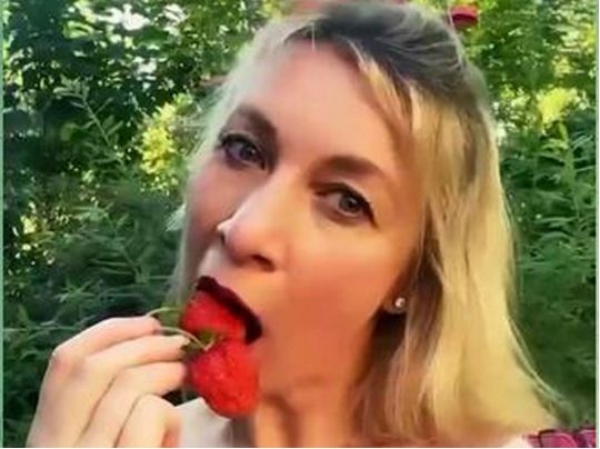 &laquo;Вміють російські дипломатки і&nbsp;в&nbsp;рот взяти, і&nbsp;взяте відкусити&raquo;: захарова шокувала еротикою під &laquo;Калинку-малинку&raquo;