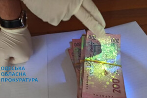 В Одессе два чиновника "Укрзализныци" попались на взятке