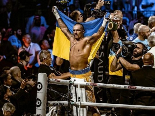 &laquo;Рідненька, ми&nbsp;сумували&raquo;: Усик з&nbsp;дружиною повернувся в&nbsp;Україну