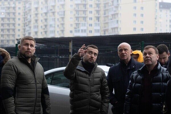 Как сейчас выглядит пострадавший от ракетного удара в апреле ЖК "Тирас": фотофакт Как сейчас выглядит пострадавший от ракетного удара в апреле ЖК "Тирас": фотофакт