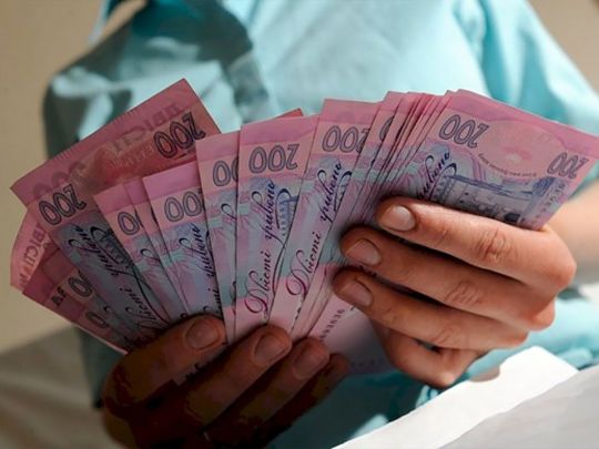 Мешканцям двох областей виплатять по&nbsp;6600 гривень на&nbsp;кожного члена сім'ї: хто може претендувати на&nbsp;допомогу
