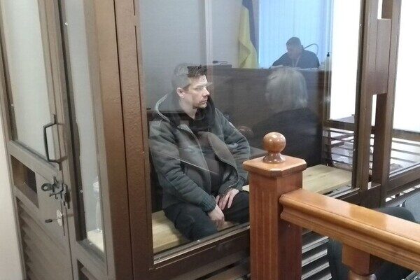 В Одессе судят подозреваемого в убийстве бизнесмена, труп которого нашли в Porshe В Одессе судят подозреваемого в убийстве бизнесмена, труп которого нашли в Porshe