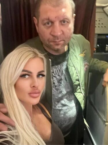 Сходив до&nbsp;вітру і&nbsp;&laquo;владнав&raquo; з&nbsp;поліцією: Олександр Ємельяненко влаштував п'яний дебош у&nbsp;російському аеропорту (відео)