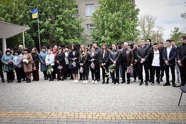 В Одесской области открыли мемориальную доску погибшему защитнику Мариуполя 