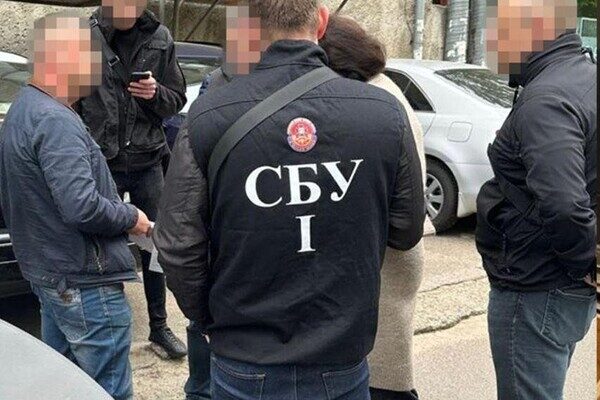 Депутата Одесского облсовета и его жену задержали за мошенничество с землей у моря Депутата Одесского облсовета и его жену задержали за мошенничество с землей у моря