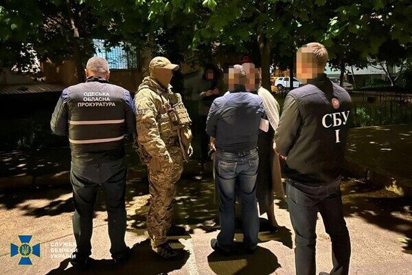 Депутата Одесского облсовета и его жену задержали за мошенничество с землей у моря Депутата Одесского облсовета и его жену задержали за мошенничество с землей у моря