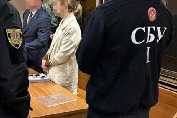 Депутата Одесского облсовета и его жену задержали за мошенничество с землей у моря Депутата Одесского облсовета и его жену задержали за мошенничество с землей у моря
