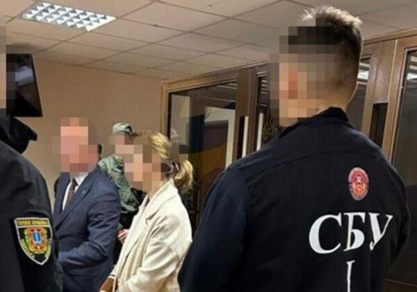 Депутата Одесского облсовета и его жену задержали за мошенничество с землей у моря Депутата Одесского облсовета и его жену задержали за мошенничество с землей у моря