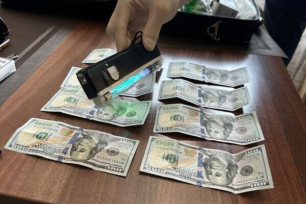 В Одесской области задержали полицейского, который требовал деньги за ввоз продуктов В Одесской области задержали полицейского, который требовал деньги за ввоз продуктов