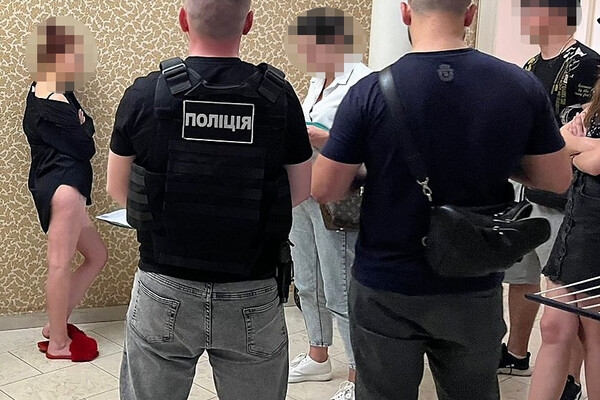 В Одессе задержали сутенера и его проституток 