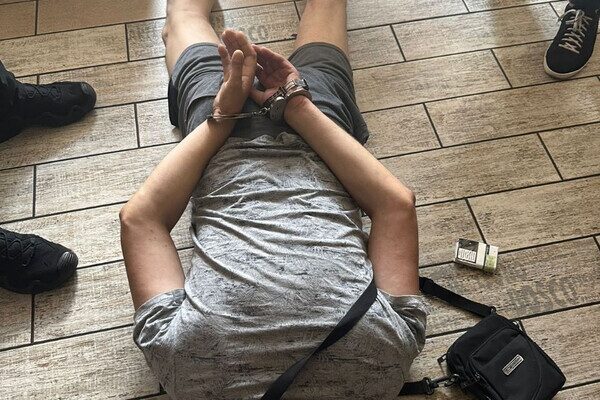 В Одесской области задержали полицейского, который требовал деньги за ввоз продуктов В Одесской области задержали полицейского, который требовал деньги за ввоз продуктов