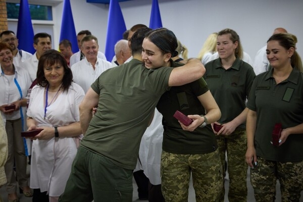 Осмотрел разрушенный собор и посетил реабилитационные отделения: в Одессу приехал Владимир Зеленский