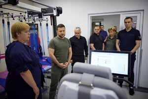Осмотрел разрушенный собор и посетил реабилитационные отделения: в Одессу приехал Владимир Зеленский