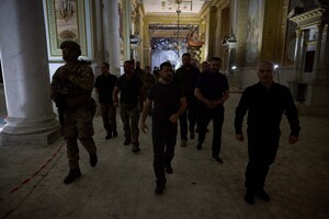 Осмотрел разрушенный собор и посетил реабилитационные отделения: в Одессу приехал Владимир Зеленский