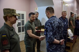 Осмотрел разрушенный собор и посетил реабилитационные отделения: в Одессу приехал Владимир Зеленский