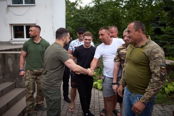 Осмотрел разрушенный собор и посетил реабилитационные отделения: в Одессу приехал Владимир Зеленский