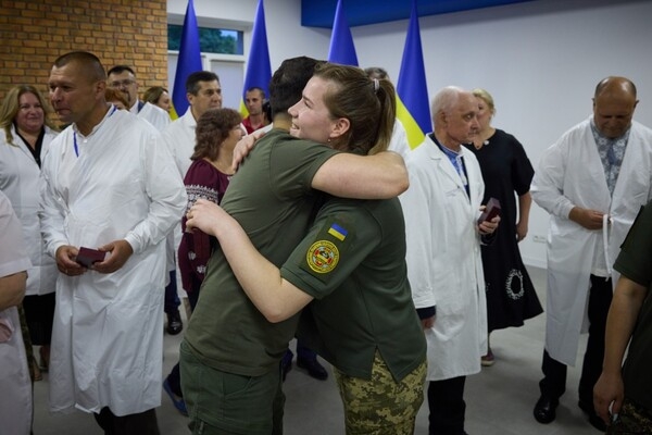 Осмотрел разрушенный собор и посетил реабилитационные отделения: в Одессу приехал Владимир Зеленский