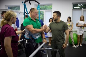 Осмотрел разрушенный собор и посетил реабилитационные отделения: в Одессу приехал Владимир Зеленский