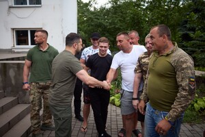 Осмотрел разрушенный собор и посетил реабилитационные отделения: в Одессу приехал Владимир Зеленский