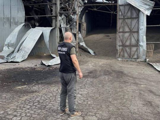 Під завалами зруйнованої ракетою адмінбудівлі в Одесі знайшли загиблого охоронця (фото, відео)
